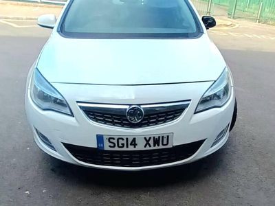 Used Vauxhall Astra SRi 2014 White Hatchback