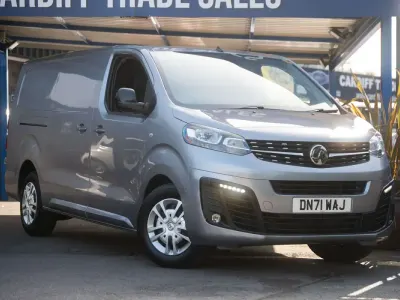 Second-hand Vauxhall Vivaro Sportive 145 CP (106 kW) 2022 Gri Monovolum