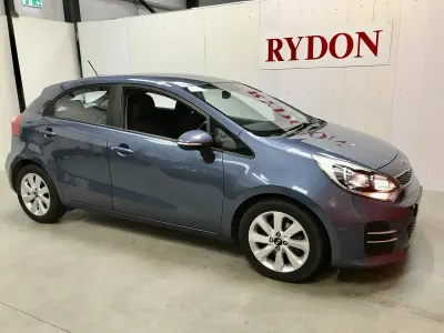 Used Kia Rio 109 HP (80 kW) 2015 Blue Hatchback
