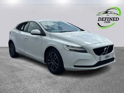 Used Volvo V40 Momentum 122 HP (89 kW) 2018 White Hatchback