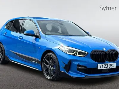 Begagnad BMW 120 M Sport 187 HK (137 kW) 2023 Blå Halvkombi