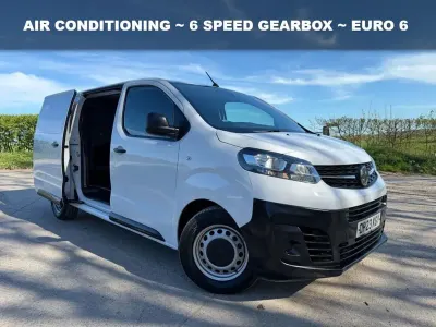 Usado Vauxhall Vivaro S 2023 Branco Monovolume