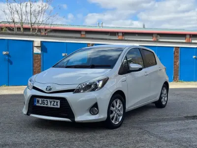 Usata Toyota Yaris Hybrid T4 2013 Bianco Utilitaria