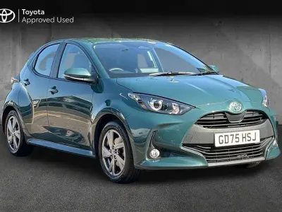 Used Toyota Yaris 114 HP (83 kW) 2026 Green Hatchback