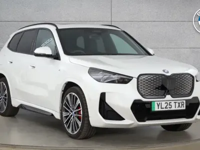 Begagnad BMW iX1 Comfort Edition 147 kW (201 HK) 2025 Vit SUV