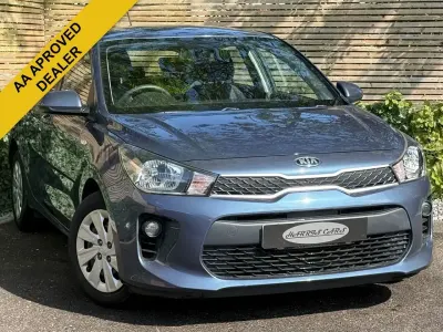 Usado Kia Rio 83 CV (61 kW) 2018 Azul Utilitario