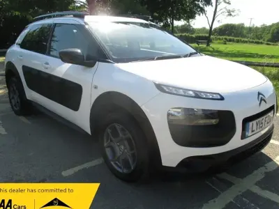 Used Citroën C4 Cactus Feel 100 HP (73 kW) 2015 White Hatchback