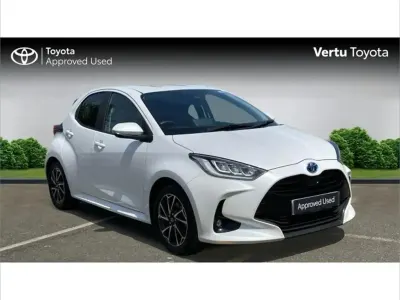 Used Toyota Yaris Design 113 HP (83 kW) 2023 White Hatchback