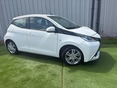 Used Toyota Aygo x-press 69 HP (50 kW) 2015 White Hatchback