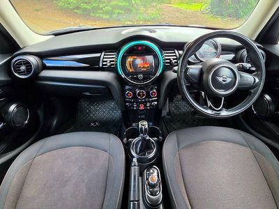 Begagnad Mini ONE Hatch 2017 Svart Halvkombi