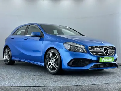 Begagnad Mercedes A200 AMG line 2017 Blå Halvkombi