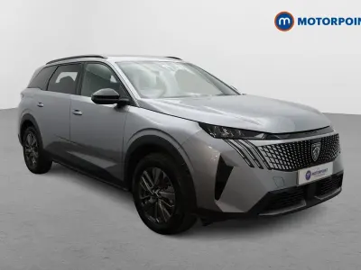 Usado Peugeot 5008 Allure 145 HP (106 kW) 2025 Cinzento SUV