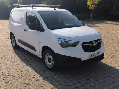 Used Vauxhall Combo Edition 100 HP (73 kW) 2019 White MPV