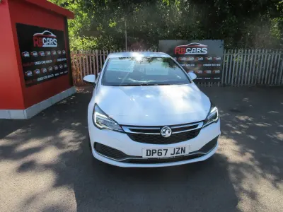 Used Vauxhall Astra SRi 150 HP (110 kW) 2018 White Hatchback