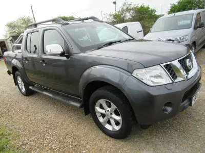Second-hand Nissan Navara Tekna 190 CP (139 kW) 2015 Gri Pickup
