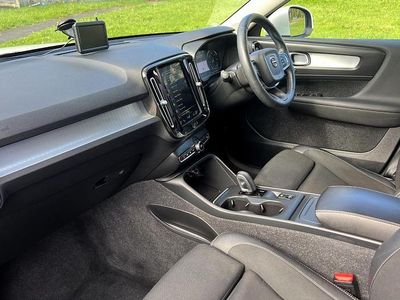 White Used 2019 Volvo XC40 Momentum SUV | £18,491 (Fair price)