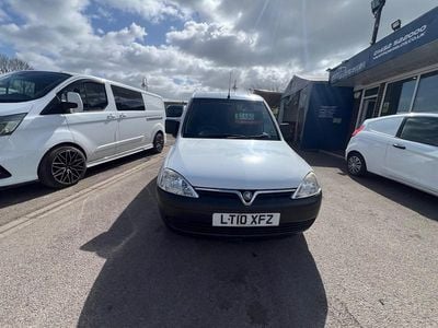 Used Vauxhall Combo 75 HP (55 kW) 2010 White MPV
