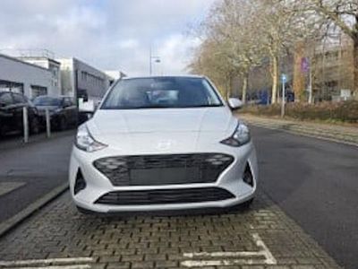 Black New 2025 Hyundai i10 Advanced Hatchback | £16,640 (Fair price)