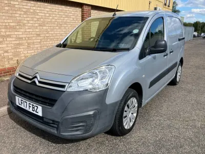 Usado Citroën Berlingo 100 CV (73 kW) 2017 Plateado Monovolumen