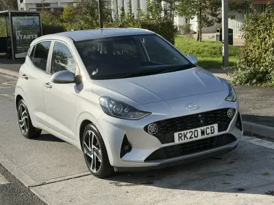 Gebraucht Hyundai i10 Premium 84 PS (61 kW) 2020 Grau Kleinwagen