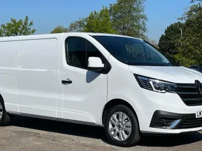 New Renault Trafic 150 HP (110 kW) 2025 Solid  glacier white MPV