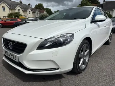 Used Volvo V40 SE 178 HP (130 kW) 2014 White Hatchback