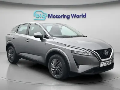 Usado Nissan Qashqai Acenta Premium 158 HP (116 kW) 2024 Cinzento SUV