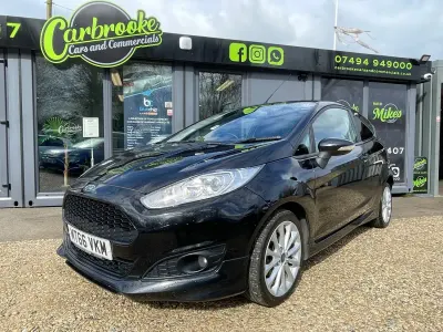Usado Ford Fiesta Sport 95 HP (69 kW) 2016 Preto Van