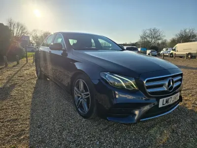 Usado Mercedes E220 AMG line 194 HP (142 kW) 2017 Azul Sedan