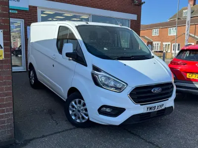 Used Ford Transit Custom Limited 130 HP (95 kW) 2019 White Van