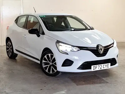 Used Renault Clio Evolution 90 HP (66 kW) 2022 White Hatchback