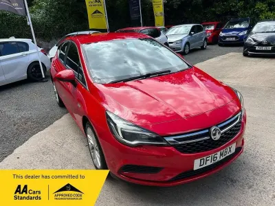 Used Vauxhall Astra 98 HP (72 kW) 2016 Red Hatchback