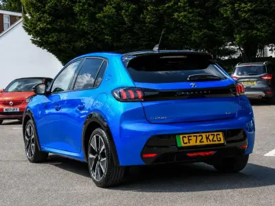 Używany Peugeot e-208 Premium 98 kW (134 KM) 2022 Niebieski Hatchback
