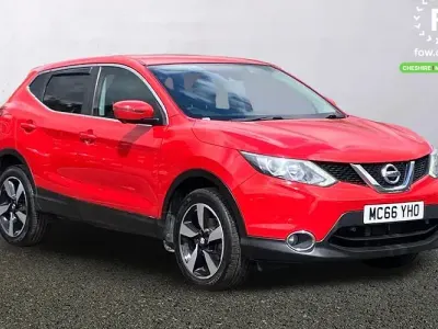 Used Nissan Qashqai N-Connecta 116 HP (85 kW) 2016 Red SUV