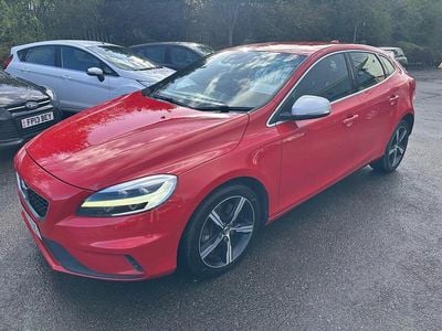 Used Volvo V40 R-Design 190 HP (139 kW) 2017 Red Hatchback