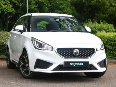 Begagnad MG MG3 Excite 106 HK (77 kW) 2022 Vit Halvkombi