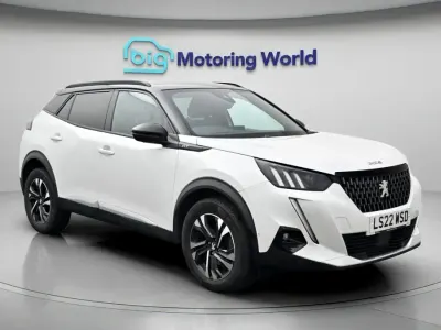 Käytetty Peugeot 2008 GT 131 HP (96 kW) 2022 Valkoinen Katumaasturi