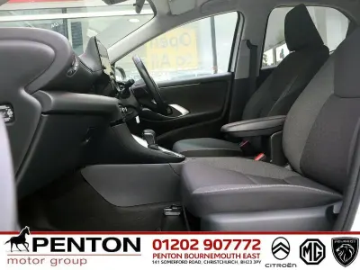 Used Toyota Yaris Design 91 HP (66 kW) 2023 White Hatchback