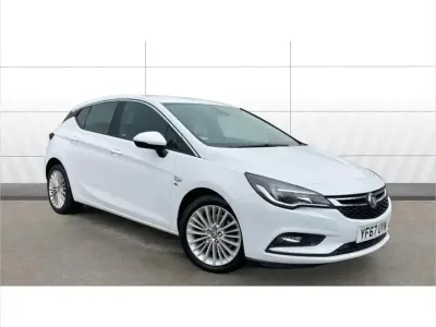Used Vauxhall Astra Elite 136 HP (100 kW) 2017 White Hatchback