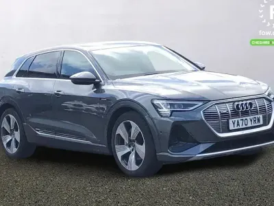 Usado Audi e-tron S-Line 230 kW (313 CV) 2021 Gris SUV