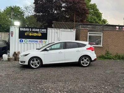 Usado Ford Focus Zetec 125 HP (91 kW) 2019 Prateado Citadino