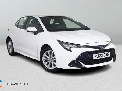 Used Toyota Corolla 140 HP (102 kW) 2023 White Hatchback