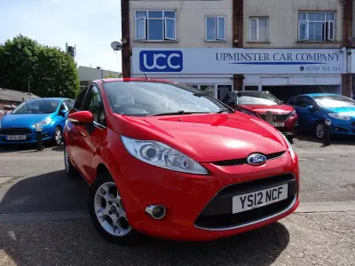 Begagnad Ford Fiesta Zetec 96 HK (70 kW) 2012 Röd Halvkombi