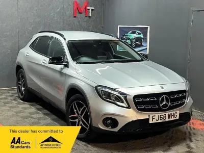 Usado Mercedes GLA180 Urban 122 HP (89 kW) 2018 Prateado SUV