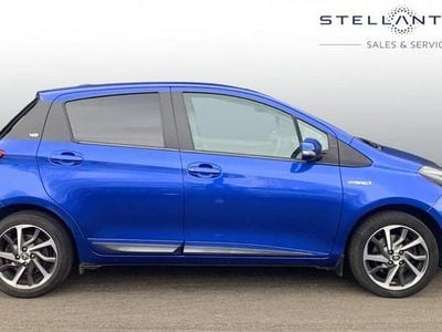 Used Toyota Yaris Hybrid 99 HP (72 kW) 2020 Blue