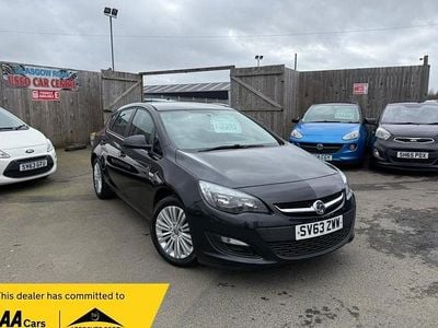 Used Vauxhall Astra 100 HP (73 kW) 2013 Black Hatchback