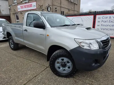 Second-hand Toyota HiLux 144 CP (105 kW) 2012 Argintiu Pickup