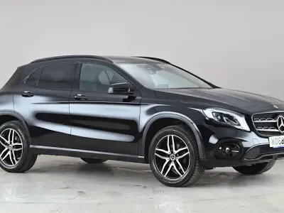 Usado Mercedes GLA180 Urban 122 HP (89 kW) 2019 Preto SUV
