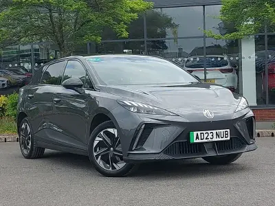 Begagnad MG MG4 EV Trophy 149 kW (203 HK) 2023 Grå Halvkombi