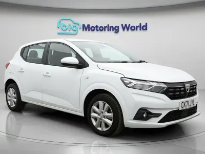 Begagnad Dacia Sandero Comfort 90 HK (66 kW) 2021 Vit Halvkombi